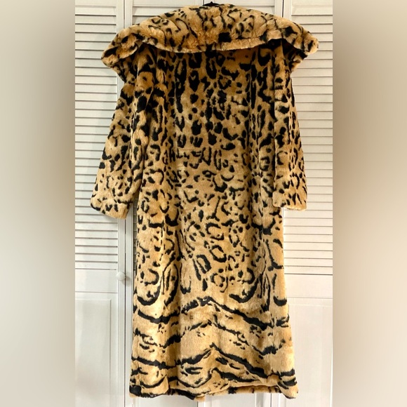 NWT Fashion Nova Glam Life Faux Fur Coat
1X - Picture 14 of 15